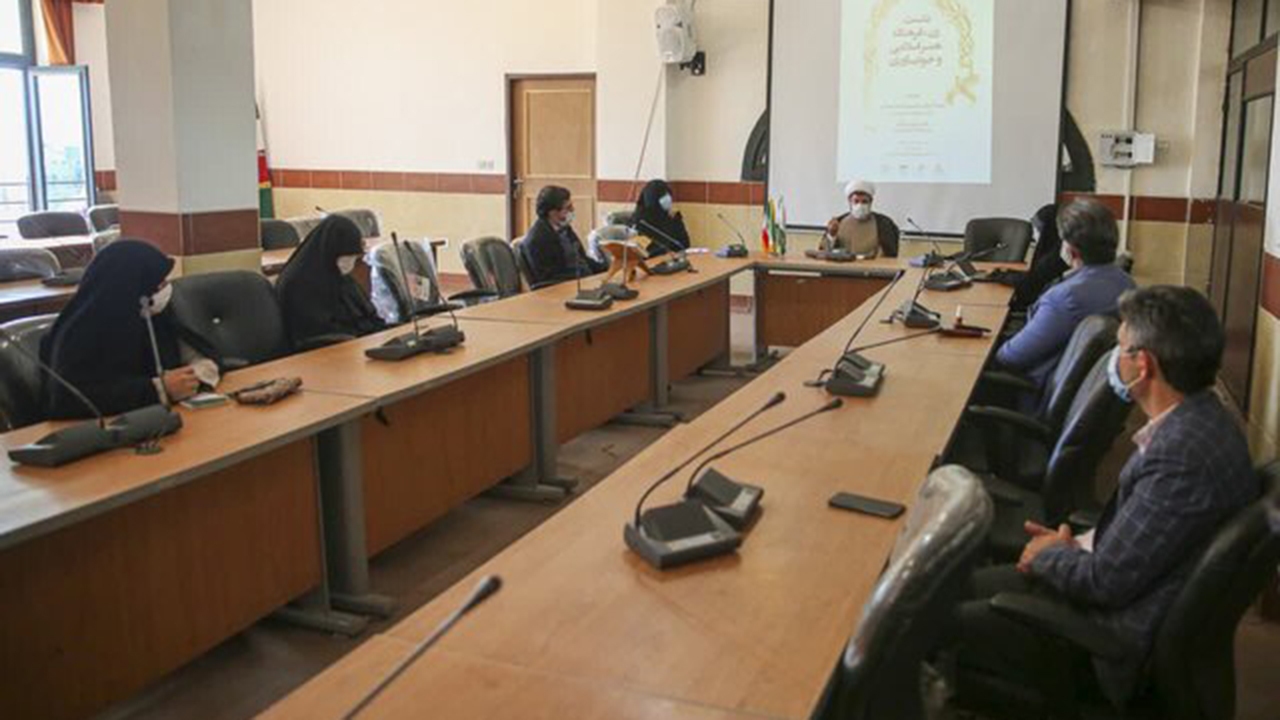 نشست زن، فرهنگ و هنر اسلامی و خودباوری در شیراز