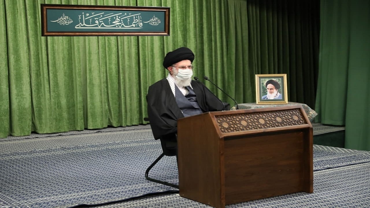 ترجمه حدیث نصب شده در حسینیه امام خمینی (ره) در دیدار مداحان با رهبر انقلاب