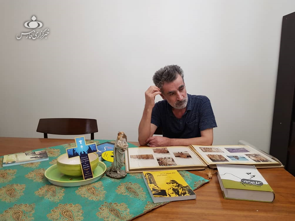 پسر ۱۴ ساله ارمنی با تفنگ پلاستیکی با ساواک می&zwnj;جنگید