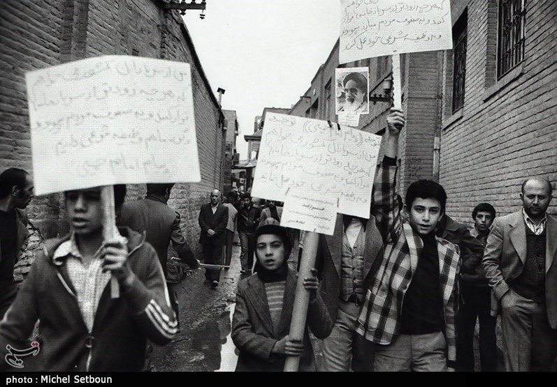 پسر ۱۴ ساله ارمنی با تفنگ پلاستیکی با ساواک می&zwnj;جنگید
