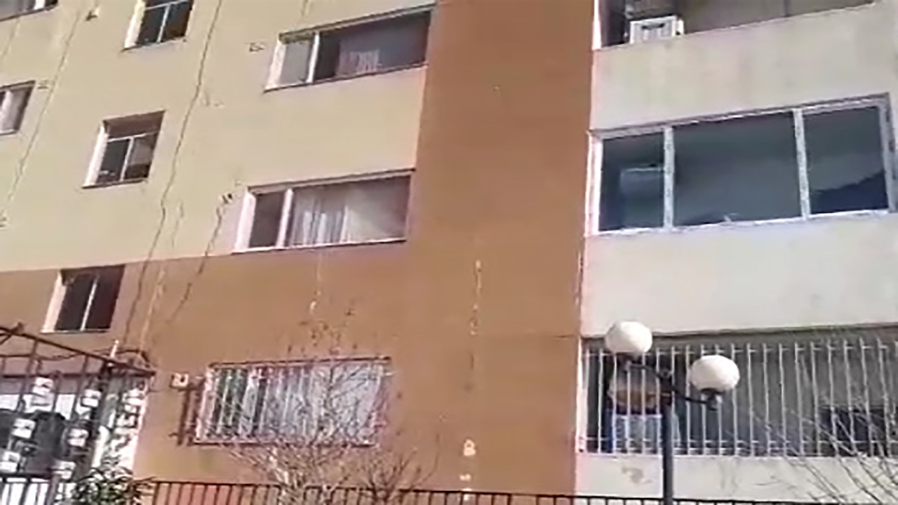گلایه از وضعیت نامناسب ساختمان‌های مسکن مهر در شیراز + فیلم
