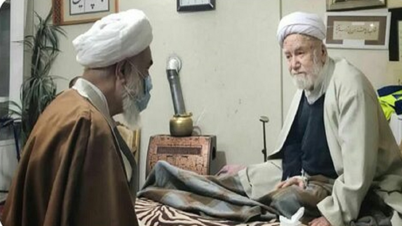 عیادت نماینده ولی فقیه در استان قزوین از آیت الله تاکندی