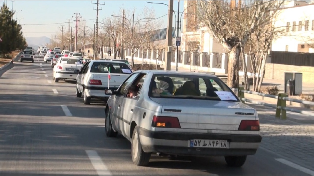 بانوان همدانی رژه خودرویی برگزار کردند
