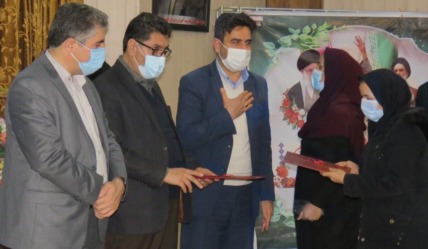 تجلیل از بانوان موفق به مناسبت روز زن در مهاباد