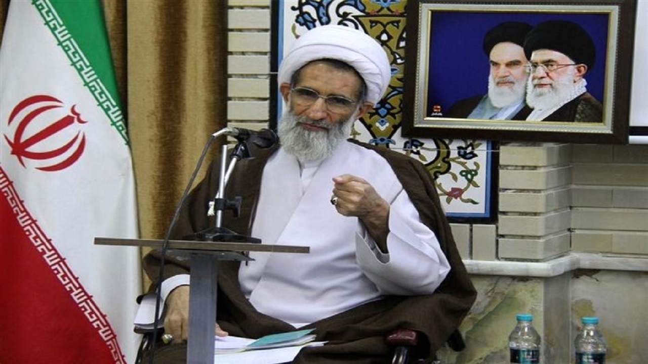 شاعران برای رسیدن به وحدت و هم‌افزایی تلاش داشته باشند