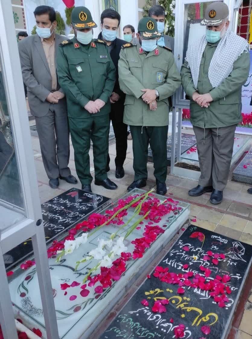 سردار نقدی بر سر مزار شهید سلیمانی