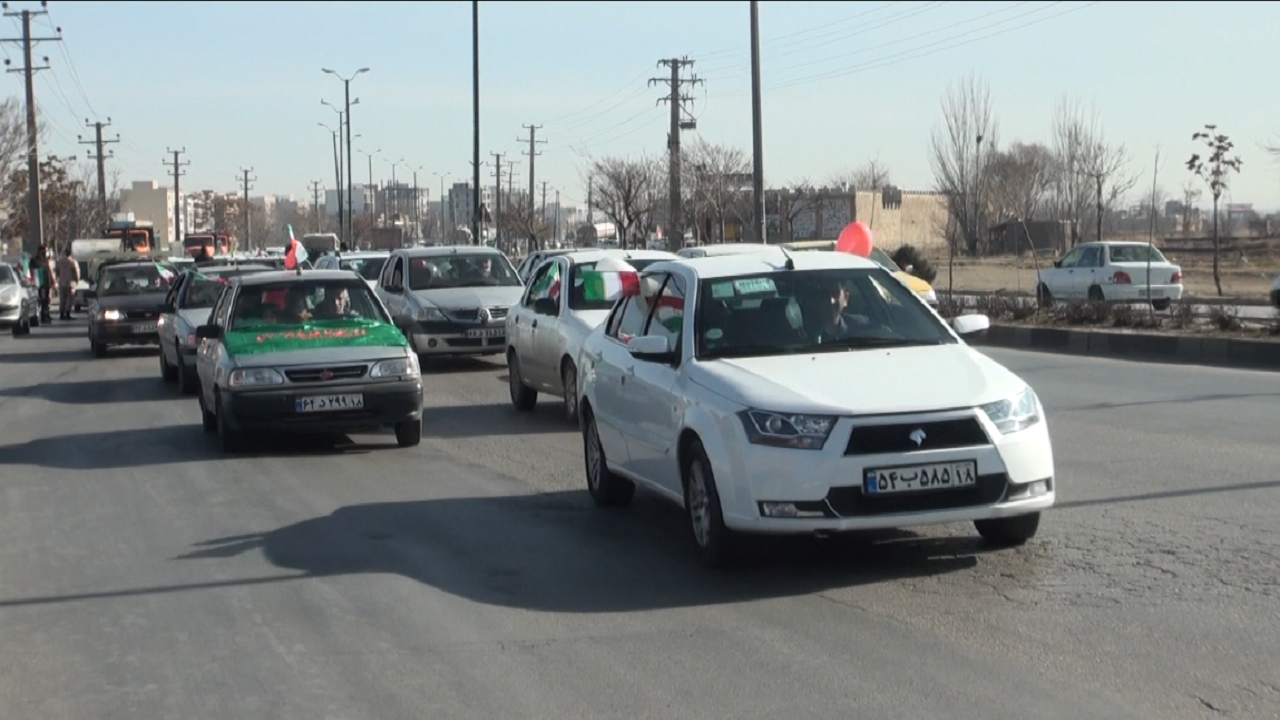 جشن کاروان خودرویی فجر فاطمی،خانواده انقلابی در همدان برگزار شد