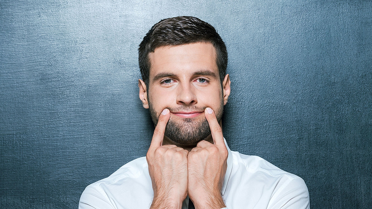 ۱۰ دلیل قانع کننده برای لبخند زدن در زندگی روزمره