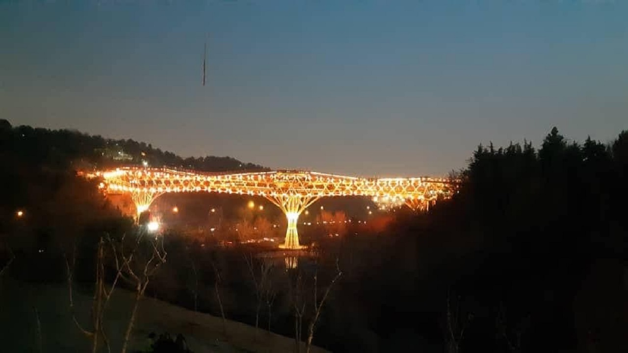 پل طبیعت نارنجی شد