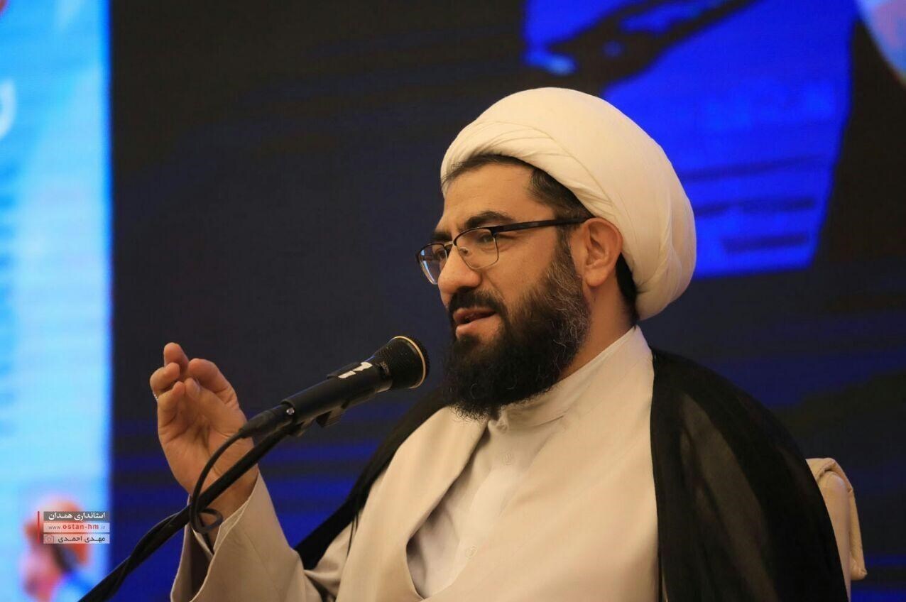 دوری از سیاسی کاری لازمه حل مشکلات فرهنگی و اجتماعی