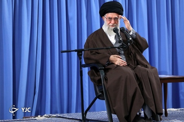 خلبان ارتشی که به حای رفتن به پادگان اعلامیه&zwnj;های امام را تکثیر کرد