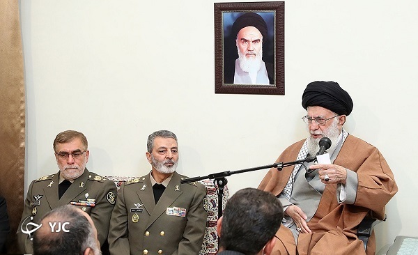 خلبان ارتشی که به حای رفتن به پادگان اعلامیه&zwnj;های امام را تکثیر کرد