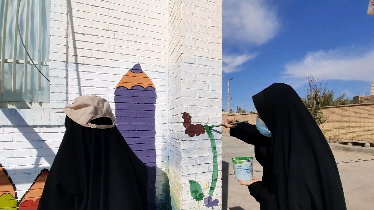 زیباسازی مدرسه روستایی خسروآباد به سرپنجه‌های هنرمند دانش‌آموزان