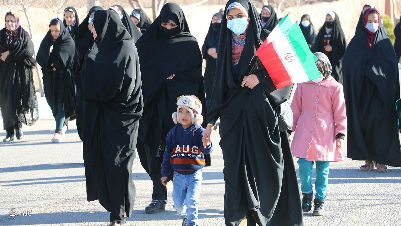 برگزاری همایش پیاده روی خانوادگی در ده زیار کرمان + تصاویر