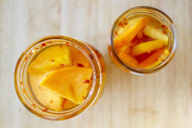 ۳ روش تهیه ترشی خرمالو و لیته خرمالو + فوت و فن ترشی خرمالو