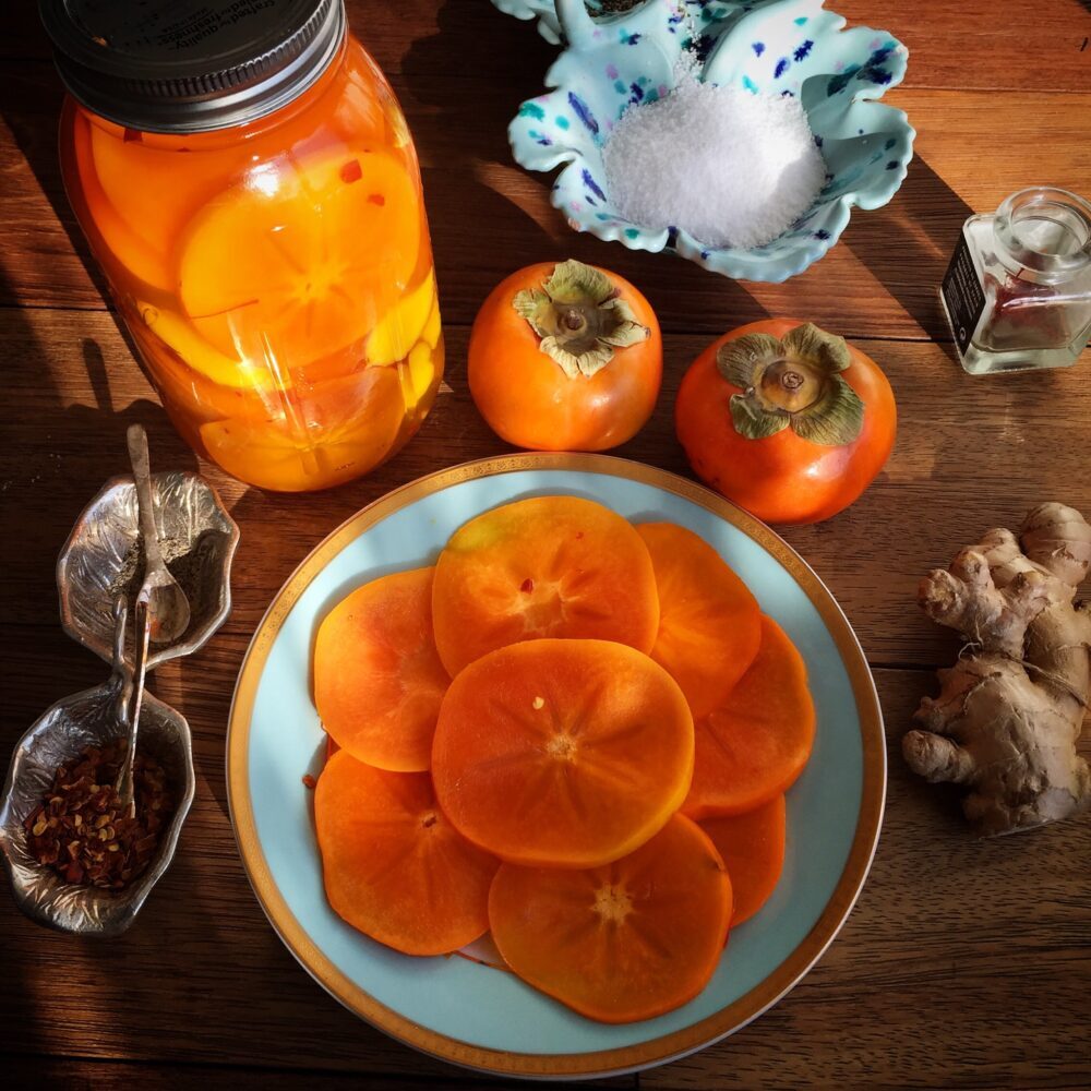 ۳ روش تهیه ترشی خرمالو و لیته خرمالو + فوت و فن ترشی خرمالو