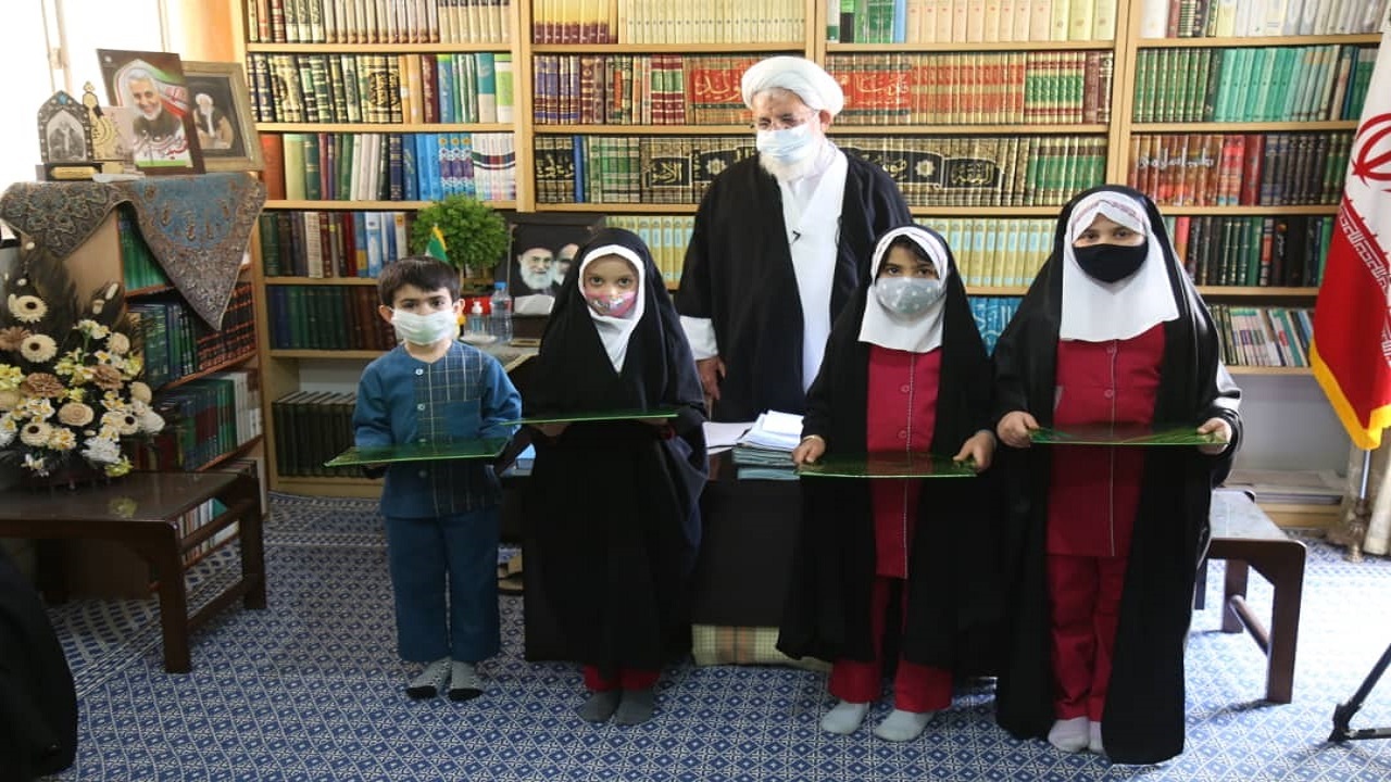 دانش‌آموزان یزدی با امام جمعه یزد دیدار کردند
