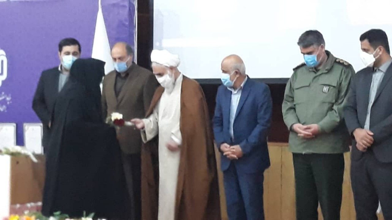 اهدای اسناد ۵۳ هکتار از املاک غصب شده توسط خاندان پهلوی به مردم تاکستان