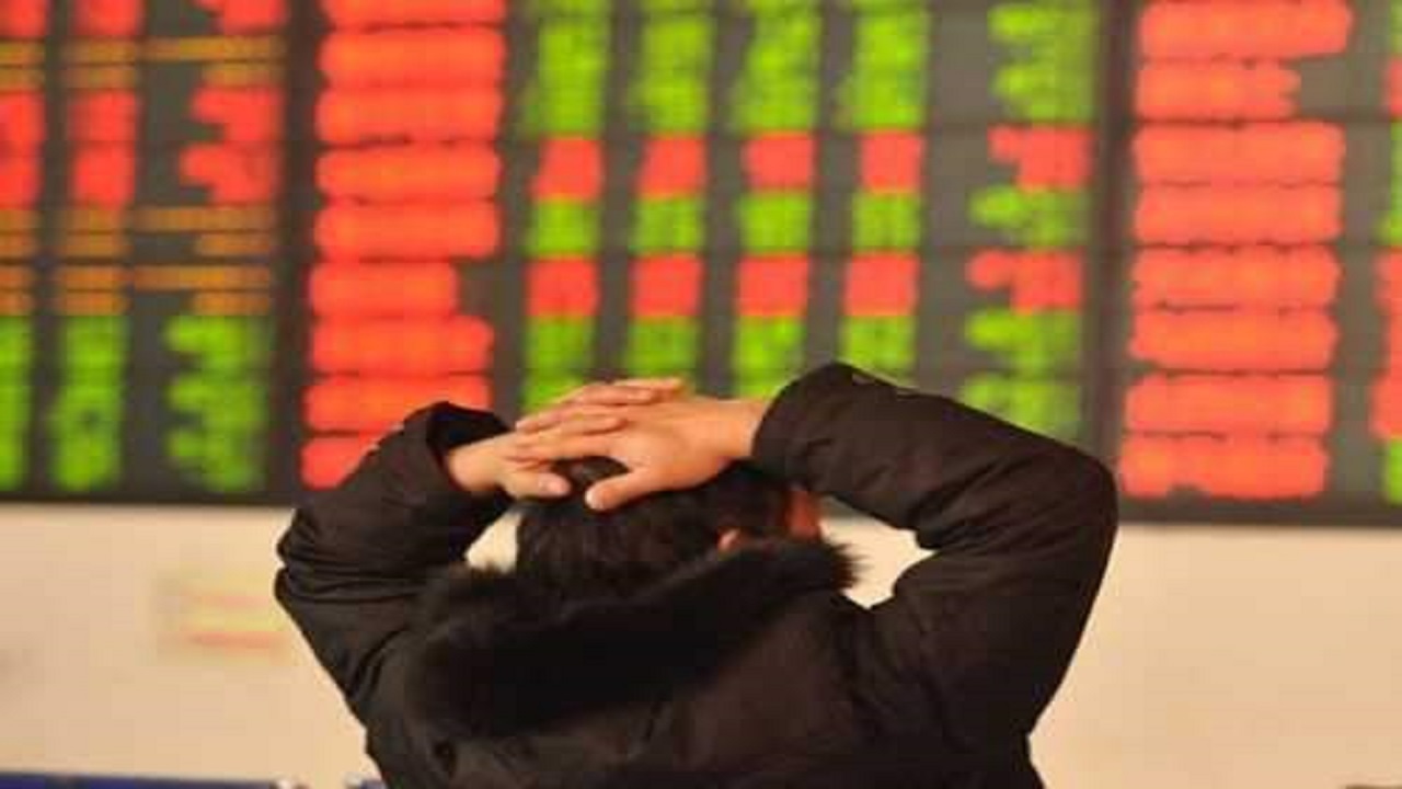 سهام‌داران زیان دیده چه کنند؟ / پیشگیری‌هایی که زودتر از این‌ها باید گفته می‌شد