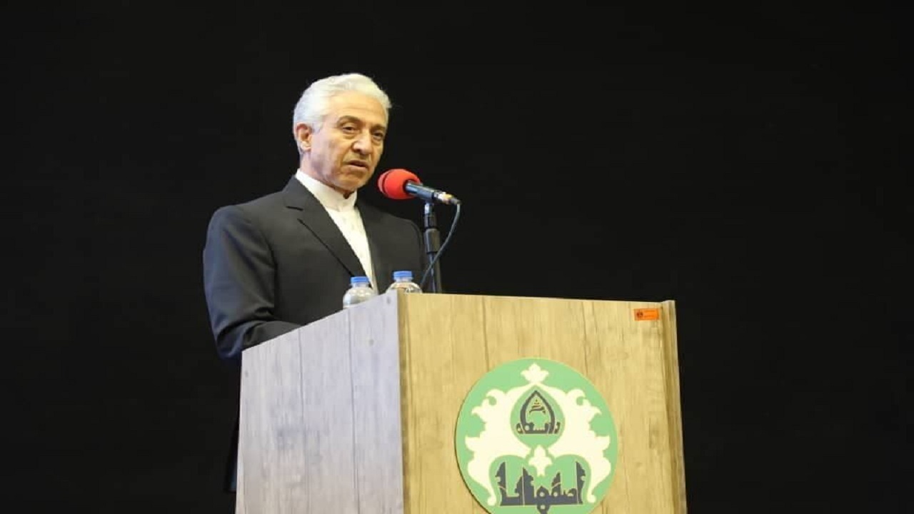 نجات کشور با اتکا به مراکز علمی حاصل می شود