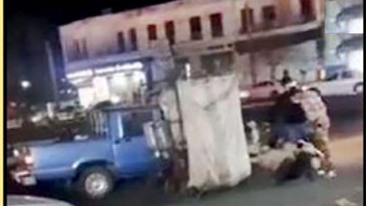 داستان تکراری سیلی زدن / این بار سیلی محکم پیمانکار شهرداری بر صورت مرد ضایعاتی