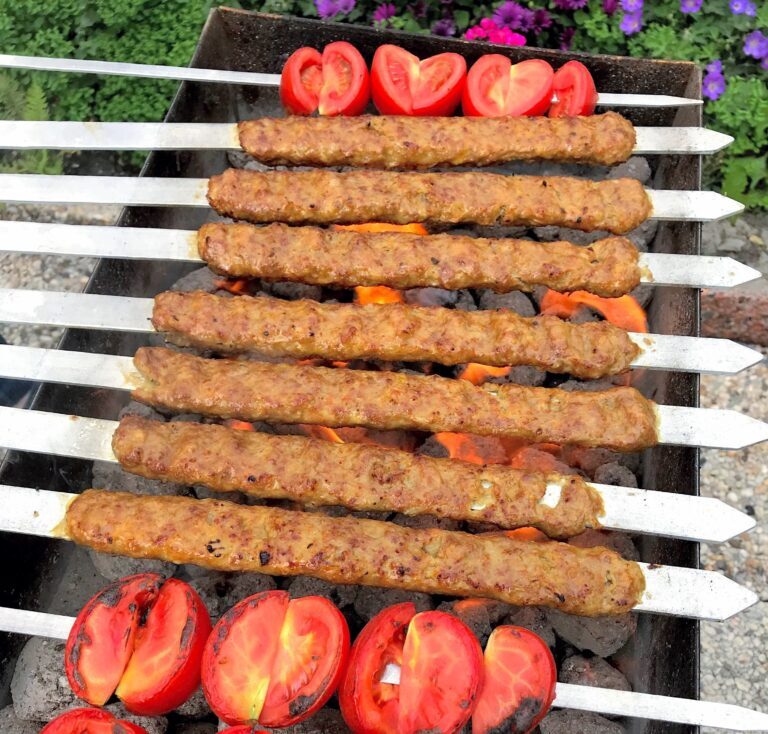 طرز تهیه کباب کوبیده ارزان و خوشمزه با سویا + ترفند&zwnj;های نریختن کباب از روی سیخ
