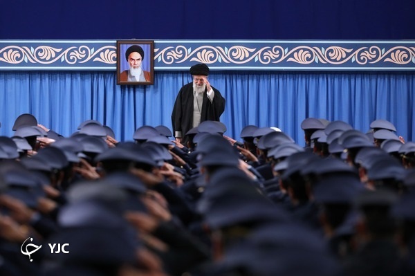 کدام خلبان نیروی هوایی ارتش تحت تعقیب ساواک بود؟ کدام خلبان نیروی هوایی ارتش تحت تعقیب ساواک بود؟