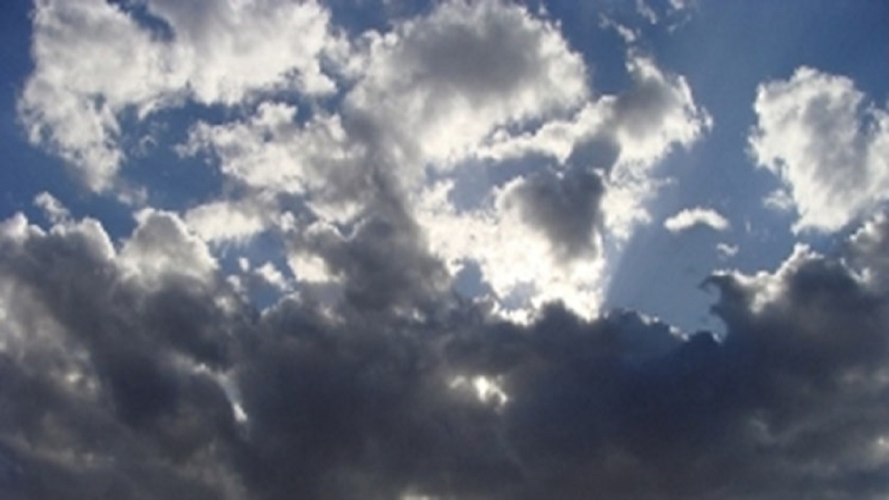 آسمان قم ابری است