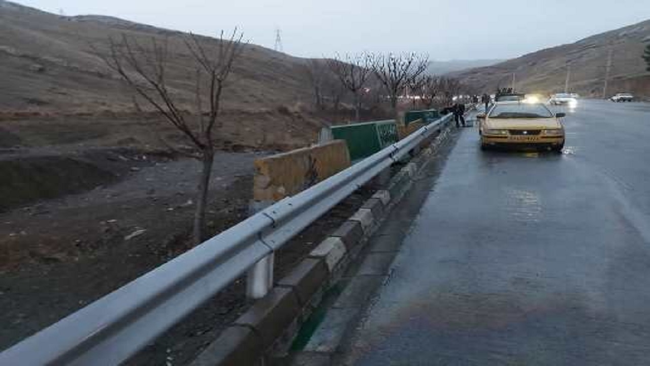 نصب و بهسازی گاردریل در جاده آتشگاه