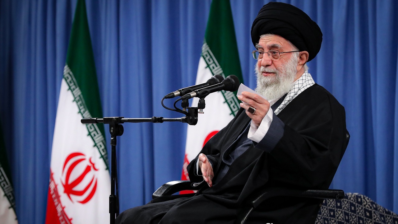 اگر می خواهند ایران به تعهدات برجامی برگردد، آمریکا باید در عمل تحریم ها را کلاً لغو کند