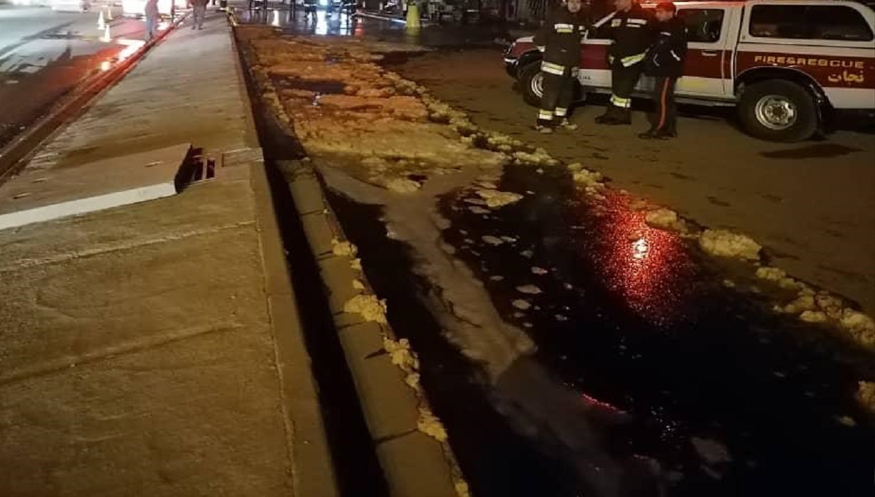 نشت ۵۰۰ لیتر بنزین در جایگاه سوخت روشن دشت اصفهان/حضور به موقع آتش نشانی از حادثه جلوگیری کرد