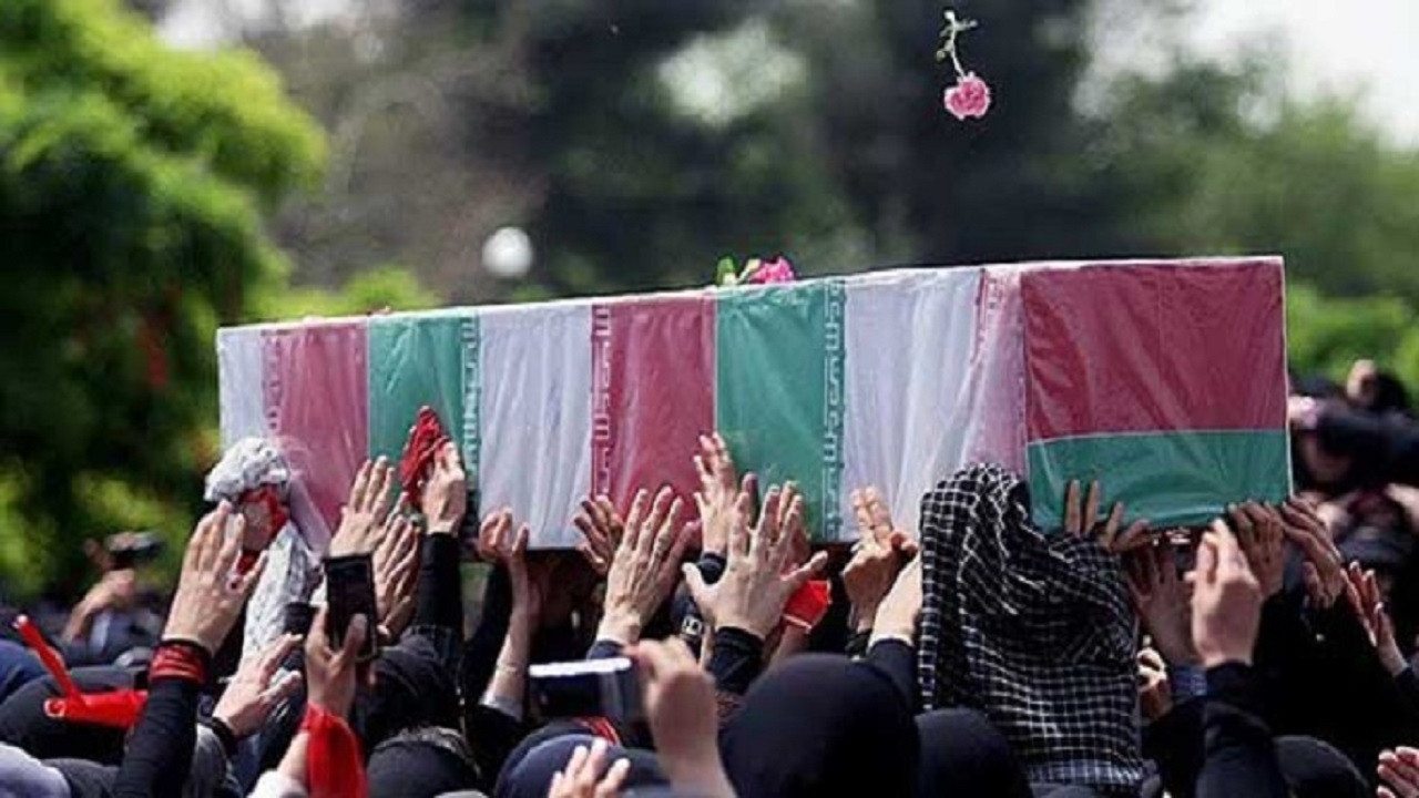 خوشحالی مادر شهید کامبیز مرادی پس از بازگشت پیکر پسرش +فیلم