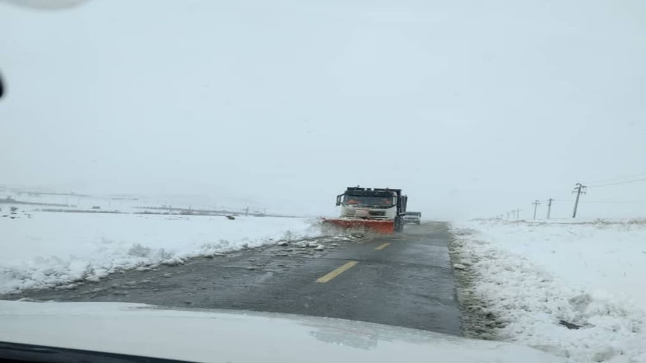 محور‌های روستایی مهاباد پس از ۱۰ ساعت بازگشایی شدند