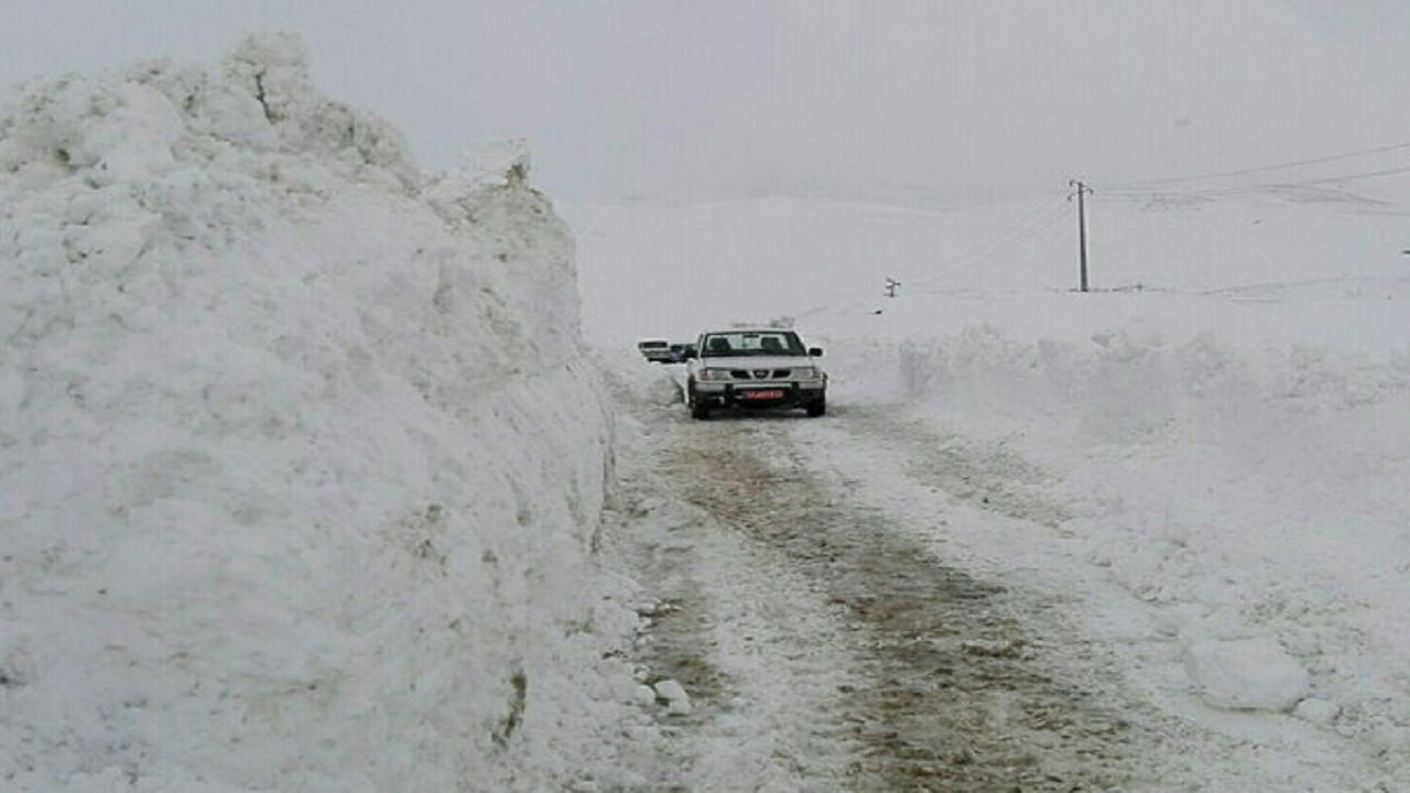 راه ۴۵ روستای باروق براثر برف و کولاک مسدود است
