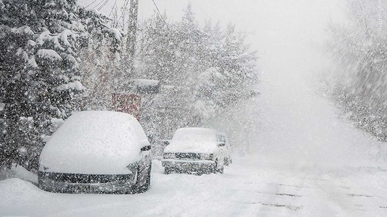 برف و کولاک در ارتفاعات گلستان/کاهش دید در جاده‌های استان جدی گرفته شود