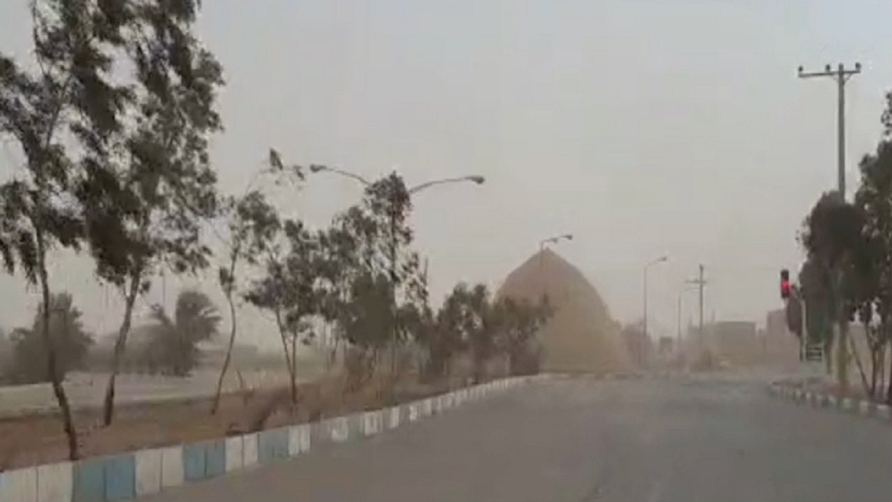 تندباد شدید شهرستان خوروبیابانک را درنوردید