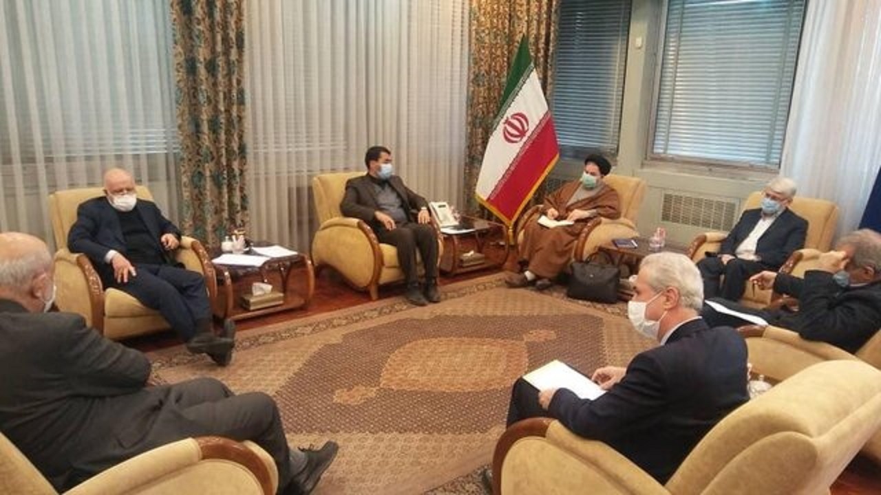 دیداروگفتگو استاندار آذربایجان شرقی به همراه جمعی از نمایندگان استان با وزیر نفت