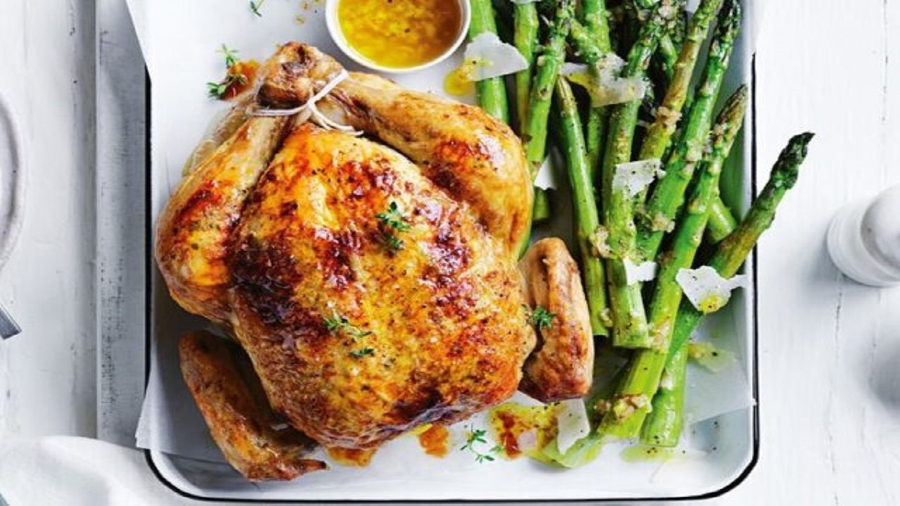 طرز تهیه خوراک مرغ و مارچوبه با سس خامه‌ای؛ غذای خوشمزه برای لاغری و کاهش وزن