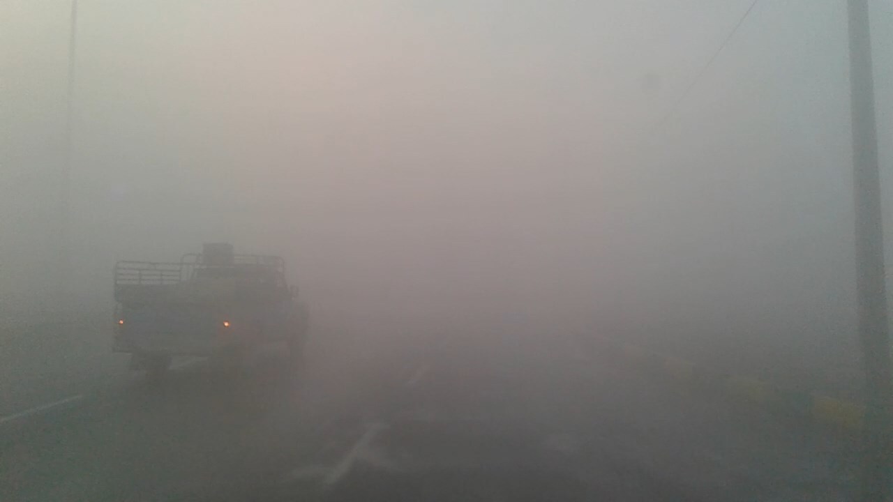 مه غلیظ همراه با کاهش دید افقی در دو محور مواصلاتی