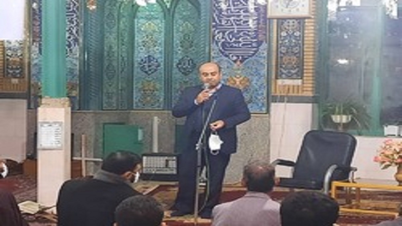 مسئولان شهرستان ملایر در مسجد حضرت فاطمه (س) این شهر با مردم دیدار کردند