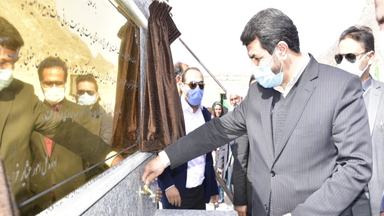 گلوی خواجه منجیکو تر شد
