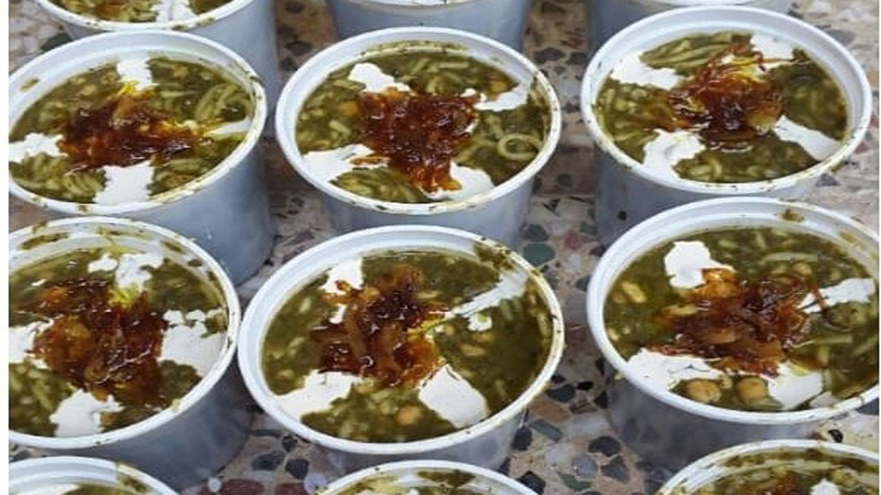 پخت ۱۸ دیگ آش نذری در محله امامزاده حسن(ع) + تصاویر