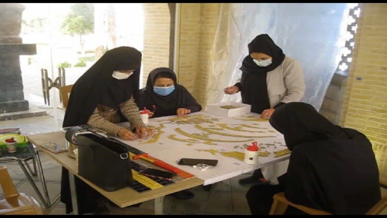 نمایشگاهی از آثار بانوان هنرمند کاشانی به مناسبت دهه فجر+ فیلم