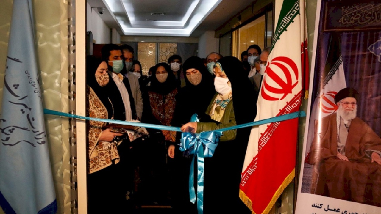 ابتکار: مشکلات بیمه هنرمندان صنایع‌‌دستی برطرف خواهد شد