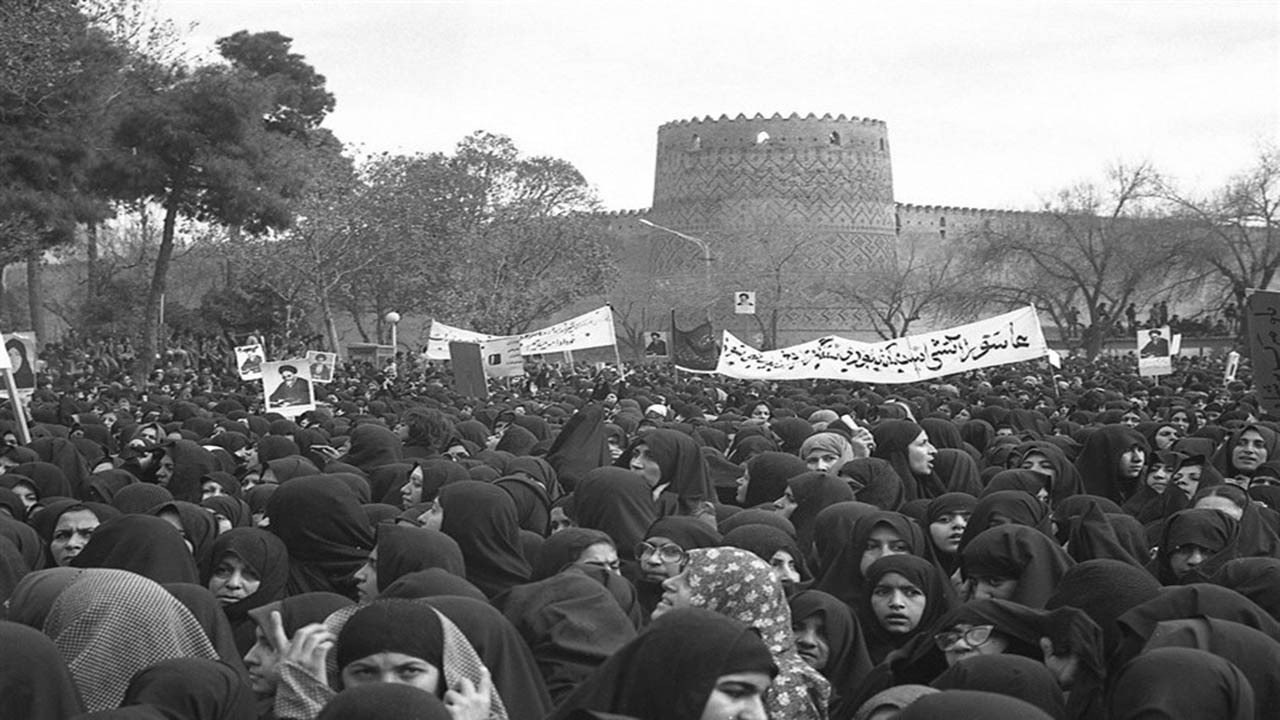 ماجرای تسخیر کلانتری‌های شهر شیراز در ۲۲ بهمن ۱۳۵۷؛ روزی که بیش از۵۰ نفر در یک روز به شهادت رسیدند