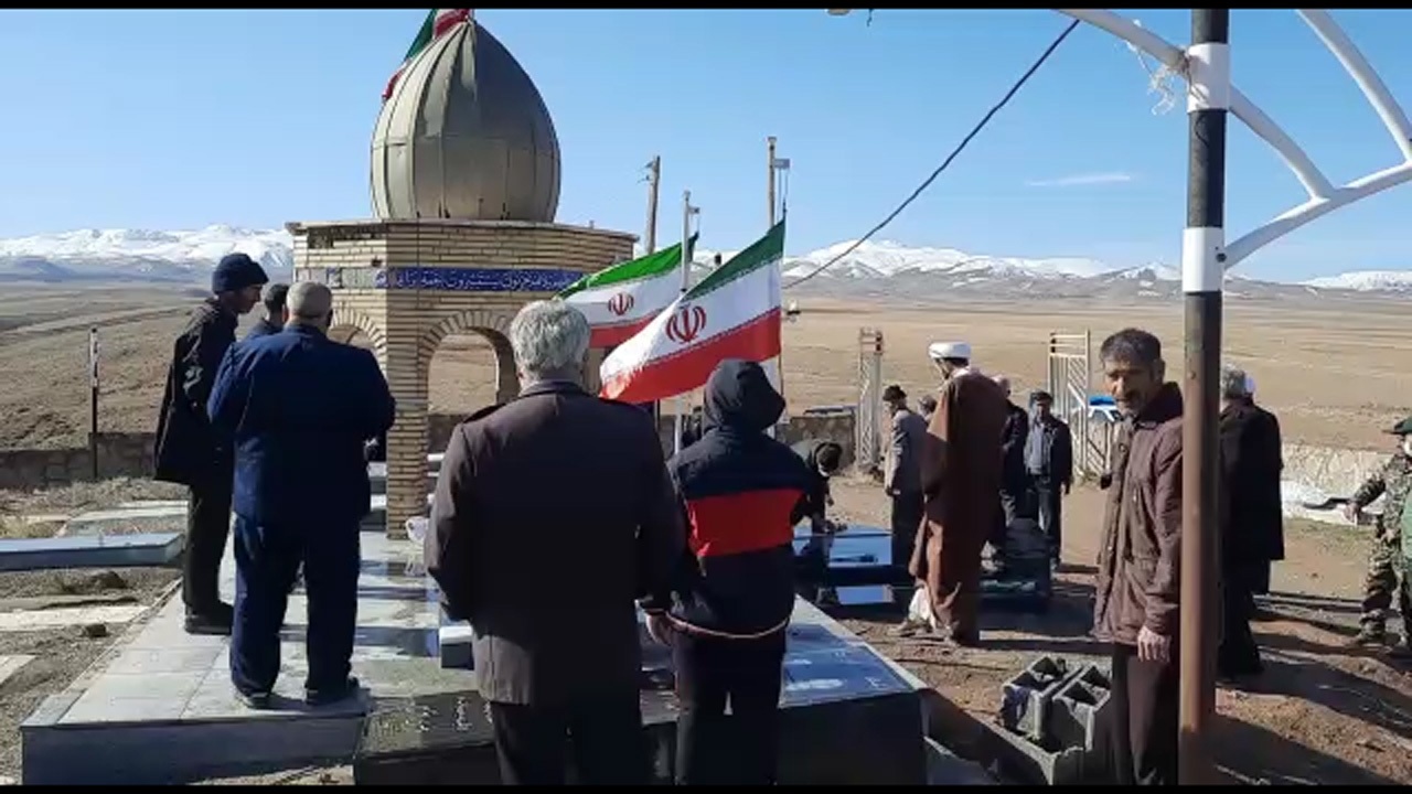 مراسم غبارروبی مزار شهدا در روستای توآباد + فیلم و تصاویر