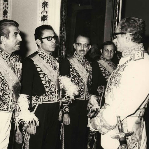 کارشناسان سازمان برنامه می&zwnj;گفتند این پول&zwnj;هایی که خرج می&zwnj;کنید روزی پا در می&zwnj;آورند و انقلاب می&zwnj;کنند