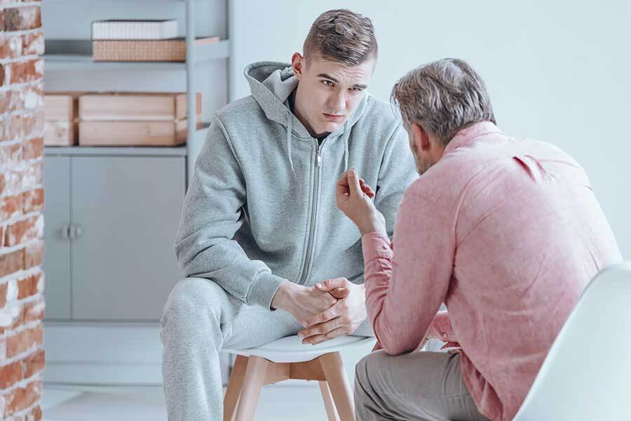 چگونه به یک نوجوان در شرایط بحرانی کمک کنیم؟