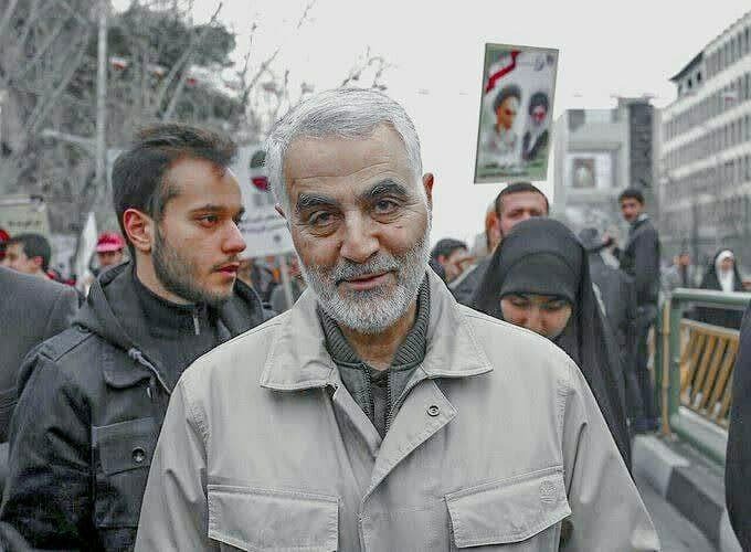 حضور شهید سلیمانی در راهپیمایی سال های گذشته 