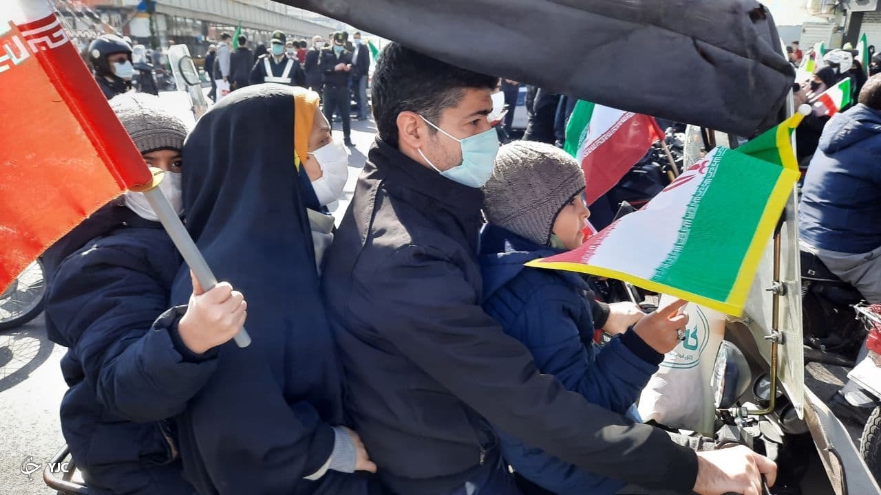 راهپیمایی متفاوت| از انقلابیونی که از زمین و آسمان به میعادگاه میروند تا پدافندِ موشکیِ میدان آزادی راهپیمایی متفاوت| از انقلابیونی که از زمین و آسمان به میعادگاه میروند تا پدافندِ موشکیِ میدان آزادی